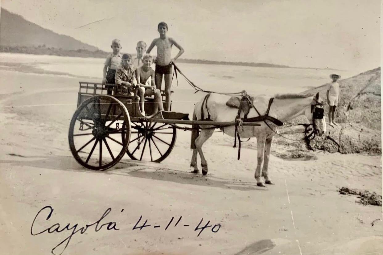 LAMPIÃO E PIJAMAS  -  CAIOBÁ POR COMEÇAR